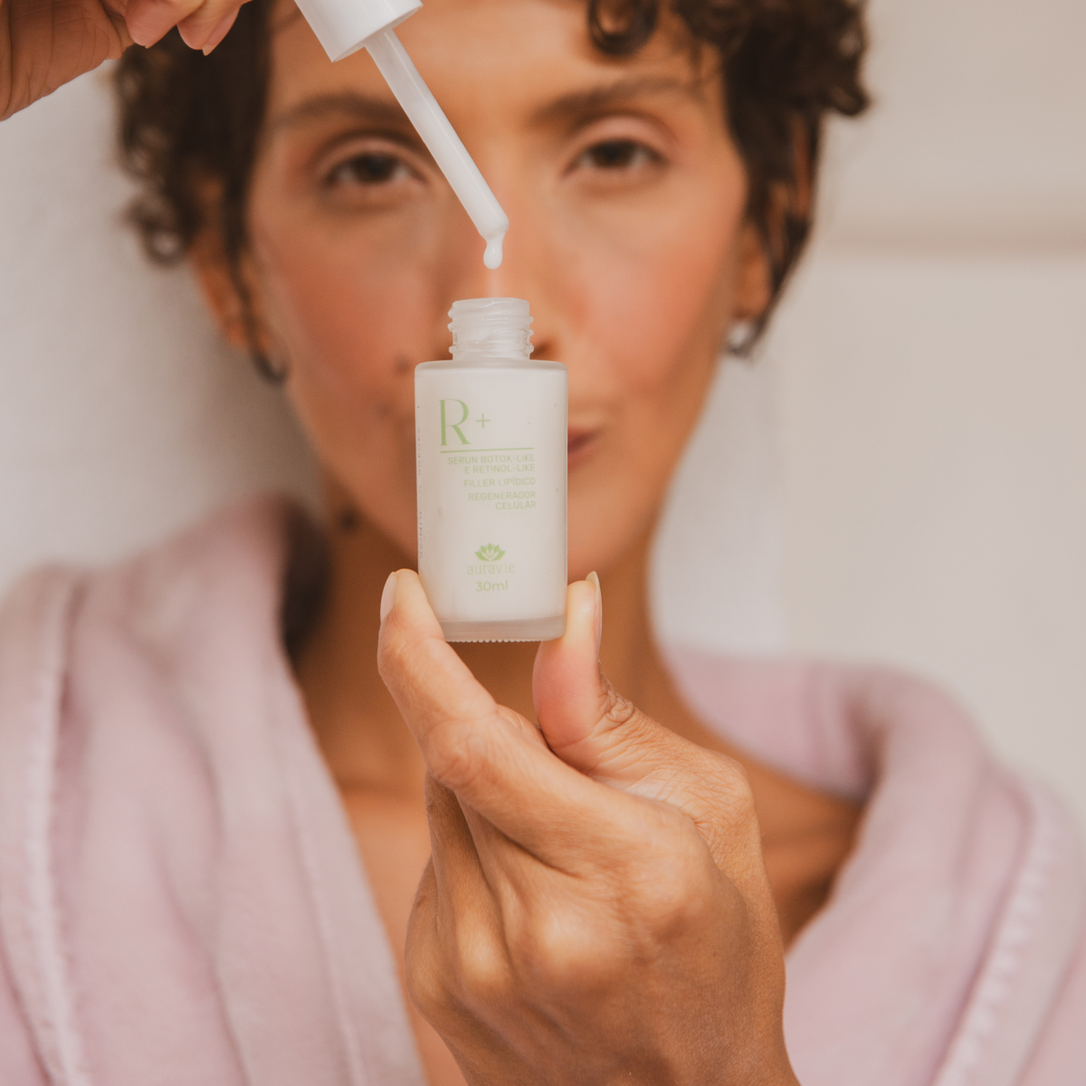 Serum Facial R+ com Peptídeos de ação Retinol-like e lifting imediato - 30ml